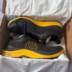 Topo Athletic MTN Racer 4